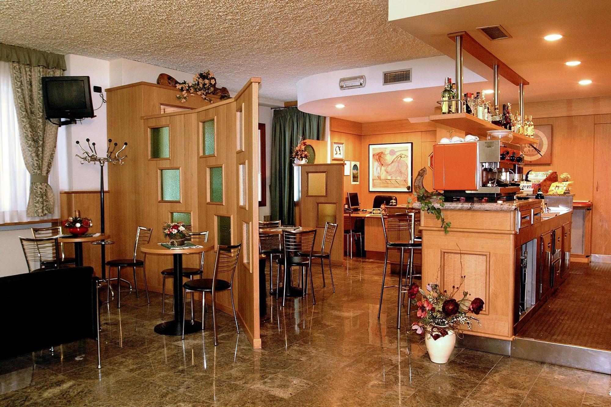 Hotel Pigna D'Oro Chiesa in Valmalenco Bagian luar foto